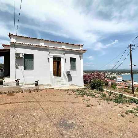 펜션 Messenian Style House With Great Views